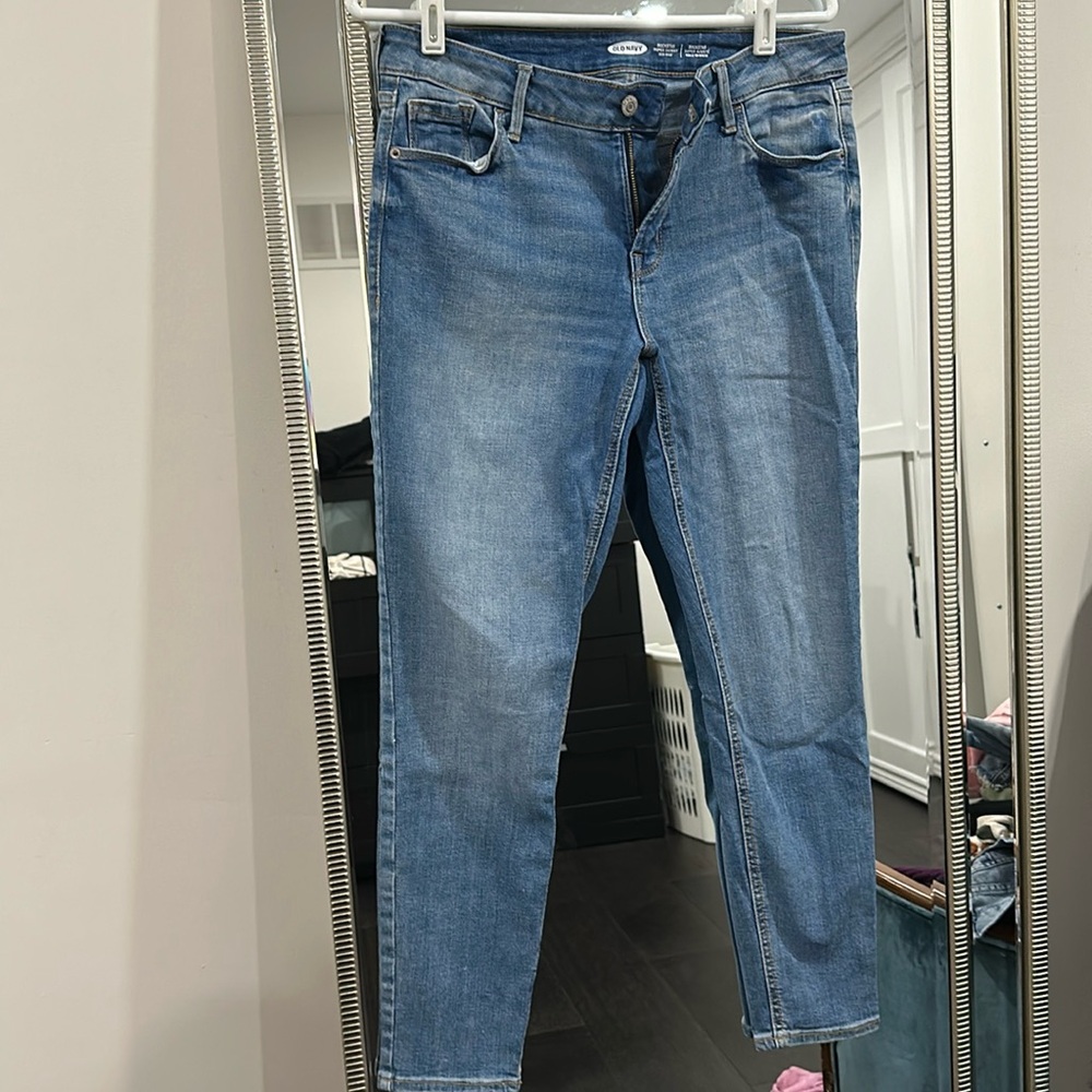 Womens size 10 light wash Old Navy Rock Star Super Skinny mid-rise jeans